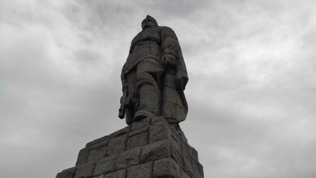 Демонтирането на паметника на незнайния воин както е официалното име