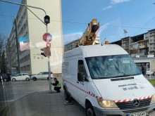 Проверяват за безопасност всички светофарни стълбове в Пловдив