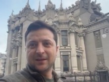 Зеленски: Не вярвайте на фейкове, аз съм тук!