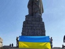 Развяха украинския флаг пред паметника на Альоша в Пловдив