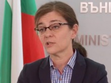 Генчовска: Препоръчваме на българите от Украйна да зареждат по 20 литра гориво и да го поддържат до напускане на страната