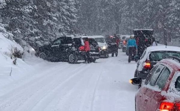 Обилен снеговалеж продължава в следобедните часове в планинската област По