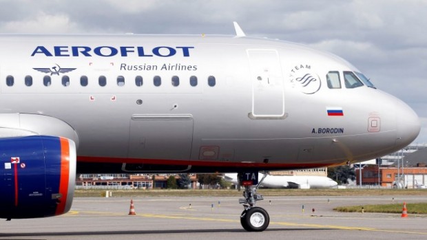 Руската авиокомпания  Аерофлот обяви, че от днес спира всички полети за