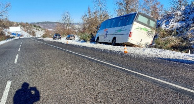 Пътници превозвани с автобус са пострадали днес в катастрофа От
