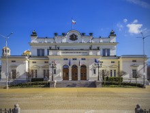 Правителството иска детутатите да заседават извънредно на 1 март