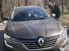 Вижте как изгониха агресивен шофьор от пешеходна алея на Гребната