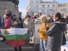 Протестиращи в подкрепа на Янев поискаха оставката на Кирил Петков