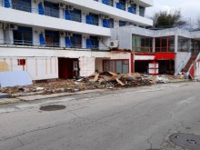 Премахнаха незаконни бараки в курорта "Златни пясъци"