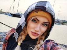 Плеймейтка: Путин избива украинци, както Русия изби народа ми преди 30 години
