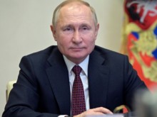 Путин губи над половината от своята популярност в България