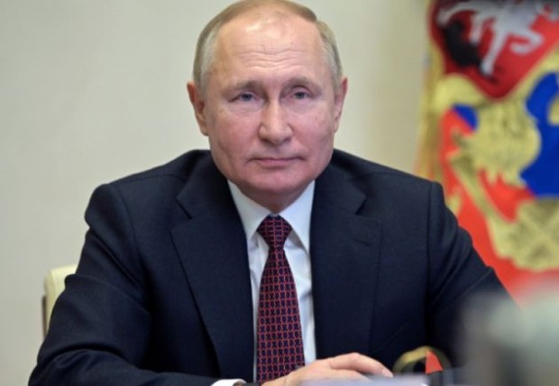 Владимир Путин губи над половината от своята популярност в България