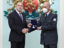 Президентът удостои огнеборци с държавни отличия
