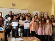 Браво! Петокласници от Пловдив помагат на нуждаещо се дете
