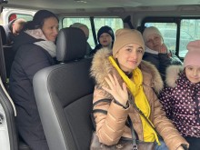 Добрата новина: Първите бежанци от Украйна, превозени от фенове на Локо, вече са в България
