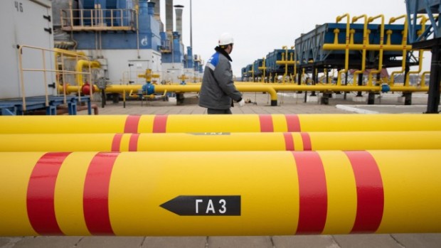 От полунощ Украйна спира износа на природен газ, съобщи украинската