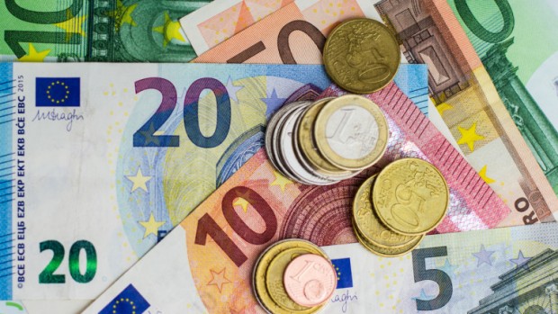 Курсът на еврото днес почти достигна границата от 1 10 долара