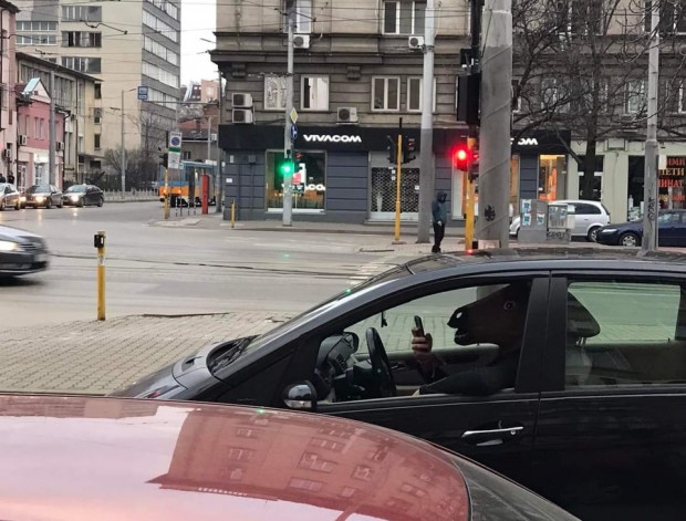 Странен шофьор беше заснет из софийските улици Водачът на превозното
