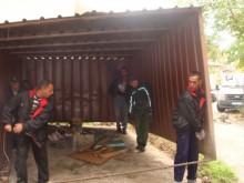 Вдигат незаконни павилиони и гаражи в "Източен"