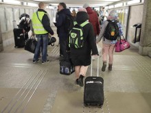 Три сестри от Украйна тръгват на училище в Пловдив