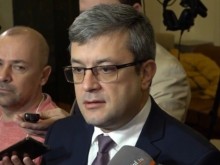 Тома Биков: Агресивна опозиция е да носиш ковчези пред дома на премиера