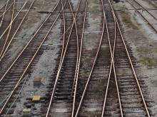 Извършват допълнителен оглед на запаления локомотив