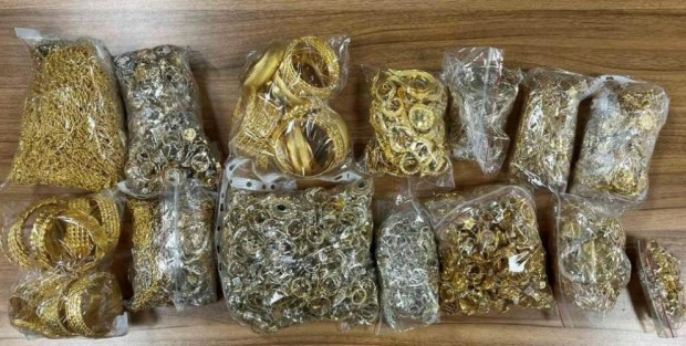Над 10 кг контрабандни златни накити откриха митническите служители при проверка на