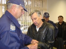 61-годишен изверг остава в ареста, подготвят екстрадацията му