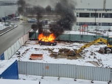 Автомобил се запали в столичен квартал