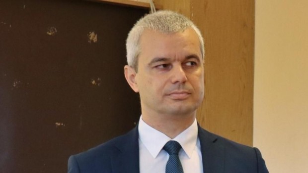 Костадин Костадинов заяви че е получил забрана да влиза в