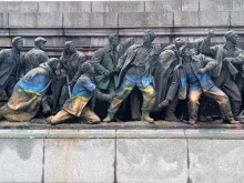 Надраскаха паметника "Братска могила" в Борисовата градина