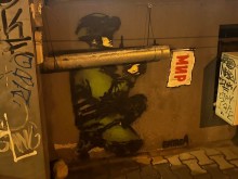 Из софийските улици: Войник призовава за мир