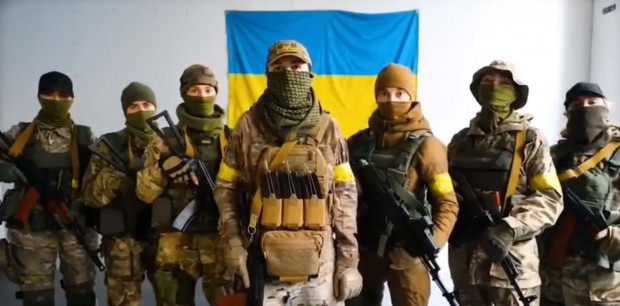 Все повече цивилни украинки вземат в ръце оръжие за да