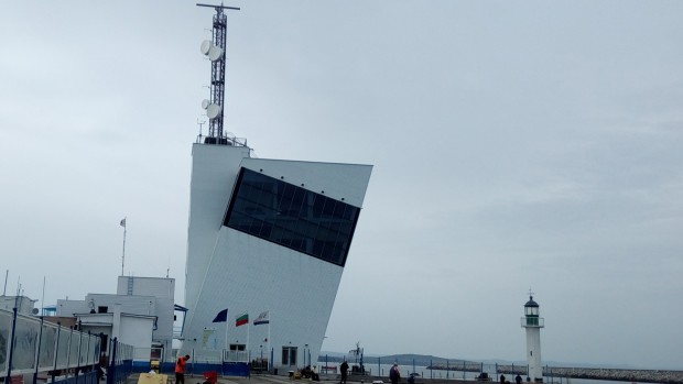 По предложение на областния управител сградата на Морска гара Бургас ще