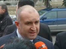 Президентът няма да иска оставки заради замерянето на Кирил Петков със снежни топки