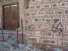 И джамията в Карлово не беше пощадена от поругаване