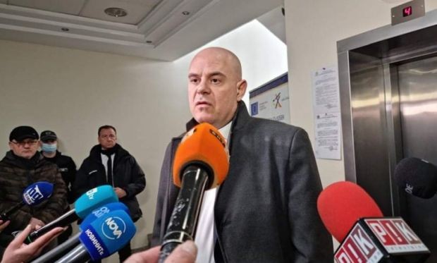 По повод предстоящото обсъждане на неговото отстраняване, главният прокурор Иван