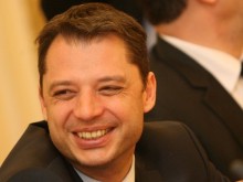 Делян Добрев категоричен: Заплата от 1000 лева се усеща като 350 лева