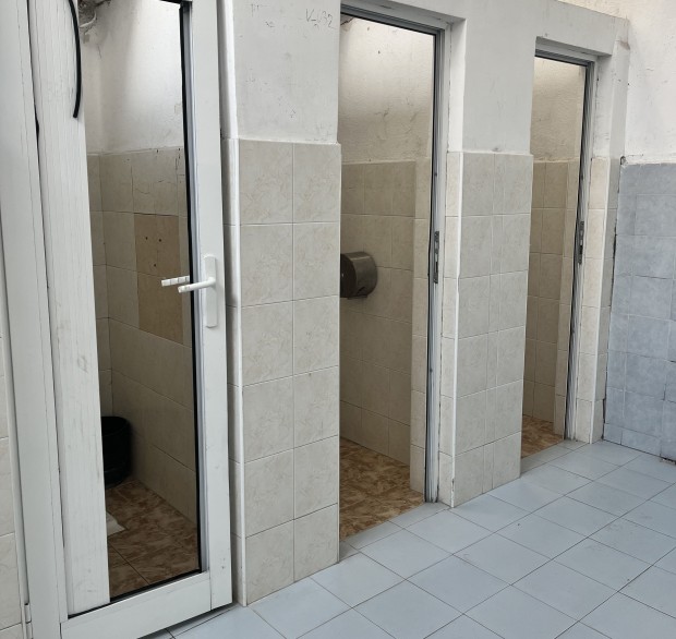 Покъртителни снимки от тоалетните за ученици в ПГАСГ “Арх. Камен