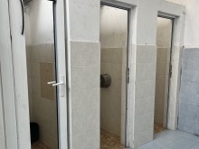 Покъртителни кадри от тоалетните на училище в Пловдив
