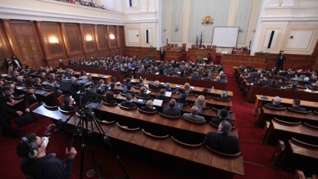 Депутатите разглеждат предложението на ГЕРБ за 100 компенсация от сметките