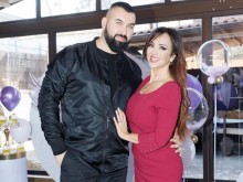 Какво става с Глория и дъщеря й? Показаха близки отношения с един и същи мъж. Фенове: Кой е този?
