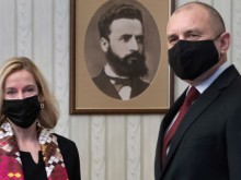 Президентът: България ще окаже подкрепа на децата и семействата, търсещи спасение от войната