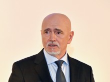 Транспортният министър: Знамето ни се вее редом с чуждо знаме, а Ботев и Левски се татуират по прасци и кореми