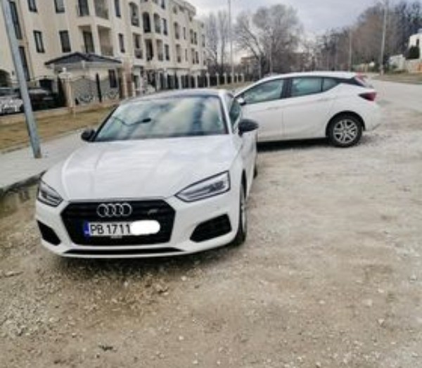 За поредно нагло паркиране сигнализира читател на Plovdiv24.bg. Mястото е