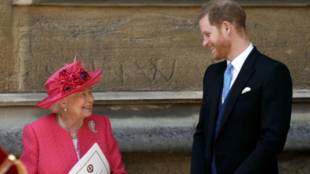 Принц Хари беше обвинен че се отнася неуважително към кралица