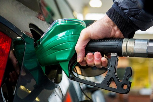 За последния един месец бензинът по бензиностанциите в България е