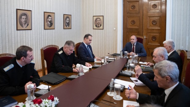 Румен Радев обсъди на работна среща в Президентството с министъра