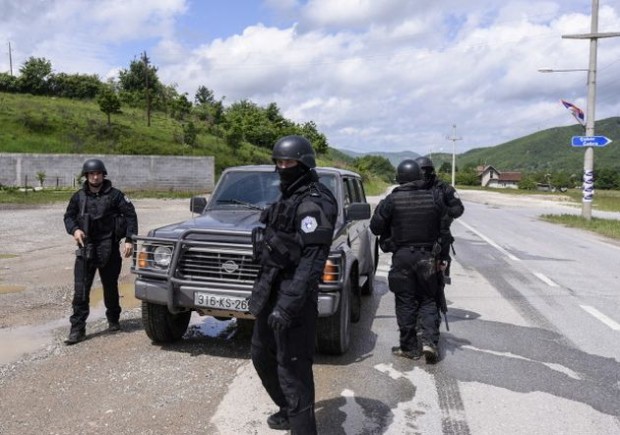 Косовската прокуратура съобщи днес че са арестувани 48 полицаи и