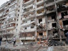Най-малко двама души са загинали при удар срещу жилищен блок в Киев