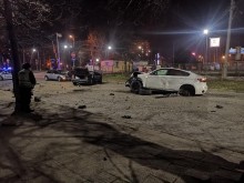 Класика: 4-ма пострадали след зверския сблъсък между БМВ и "Мерцедес", виновното шофьорче - неопитно